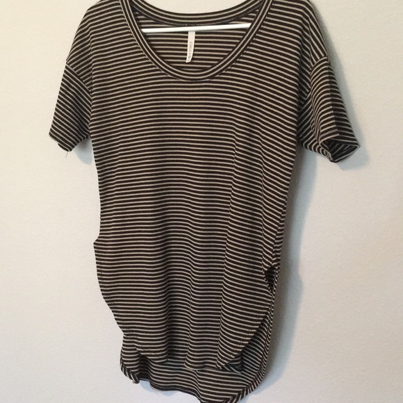 Black and Cream Side Slit Top - Picture 4 of 5